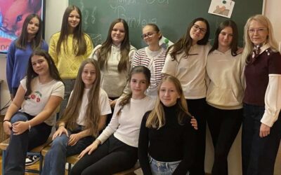 Projekt Darujem ti priču realiziran u 2. c razredu povodm obolježavanja Mjeseca hrvatske knjige