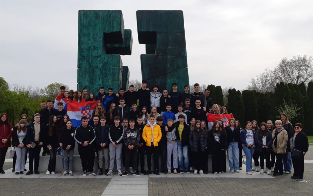 Terenska nastava „Posjet učenika osmih razreda Vukovaru“
