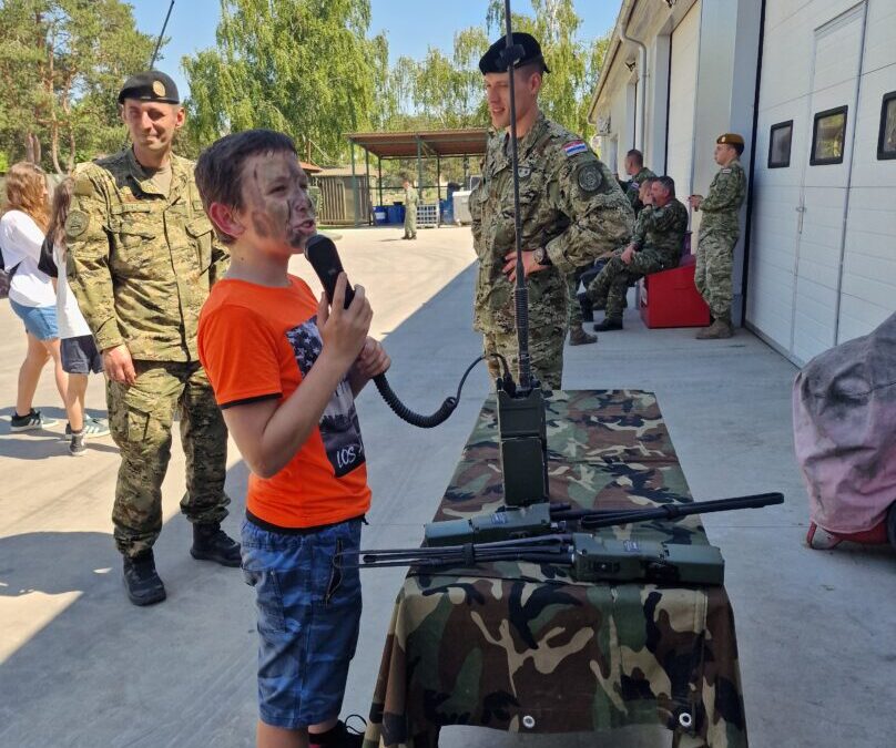 Posjet učenika 6.a razreda Danu otvorenih vrata vojarne „132. brigade HV“