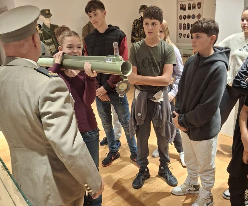 Sedmaši posjetili izložbu “Hrvatski ratnici”